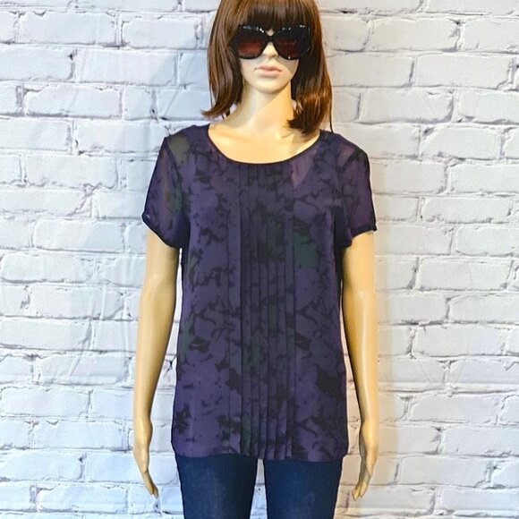 ANN TAYLOR, The Loft - Beautiful sheer navy/purple short sleeve floral blouse - Picture 2 of 13